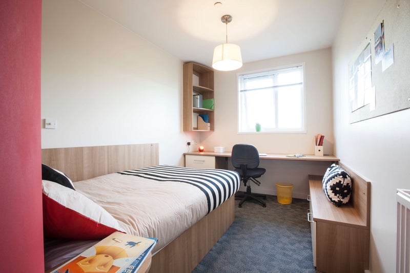 'Sublet in London (Unbeatable Value for Money) ' Room to Rent from