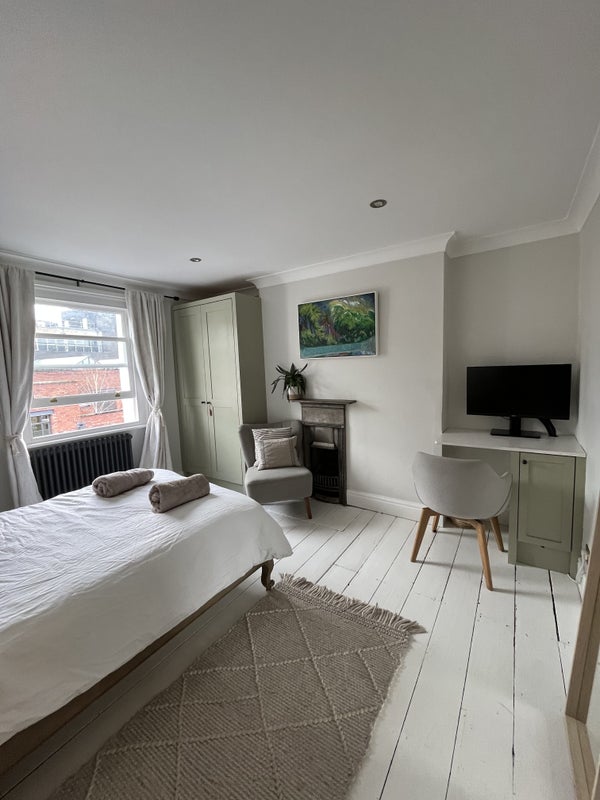 'Large bedroom in central London Hammersmith ' Room to Rent from