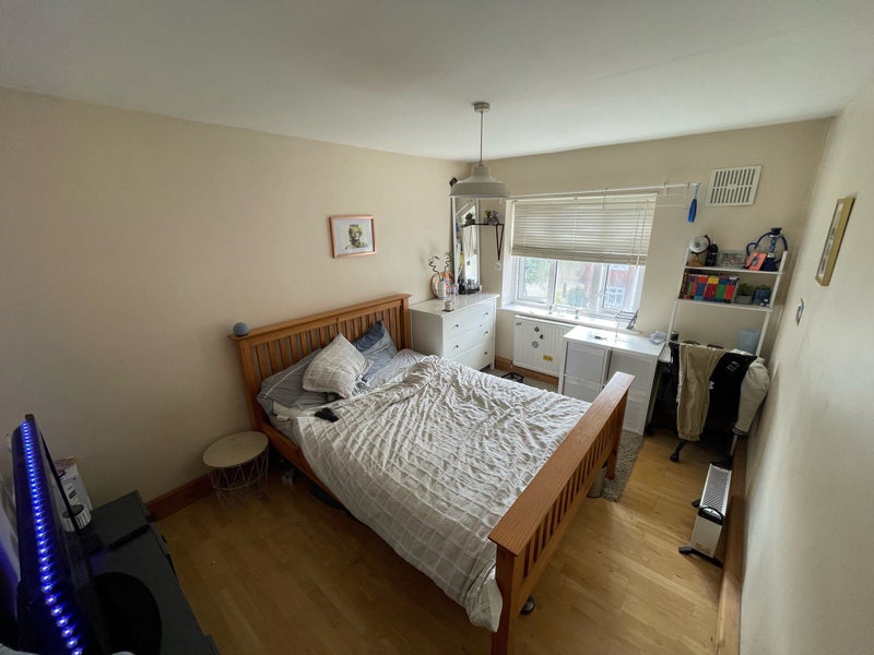 ' Room Available In Snaresbrook Lgbt Friendly!' Room to Rent from SpareRoom