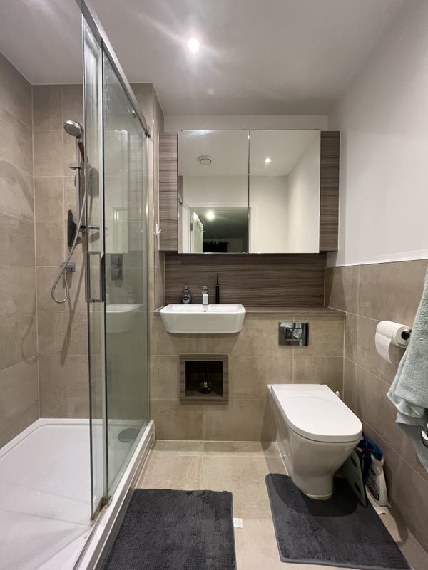 Photo 1: ensuite_bathroom_1