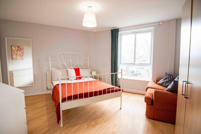 'A spacious 5 bedroom house in White City' Room to Rent from SpareRoom