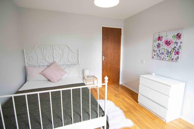 'A spacious 5 bedroom house in White City' Room to Rent from SpareRoom