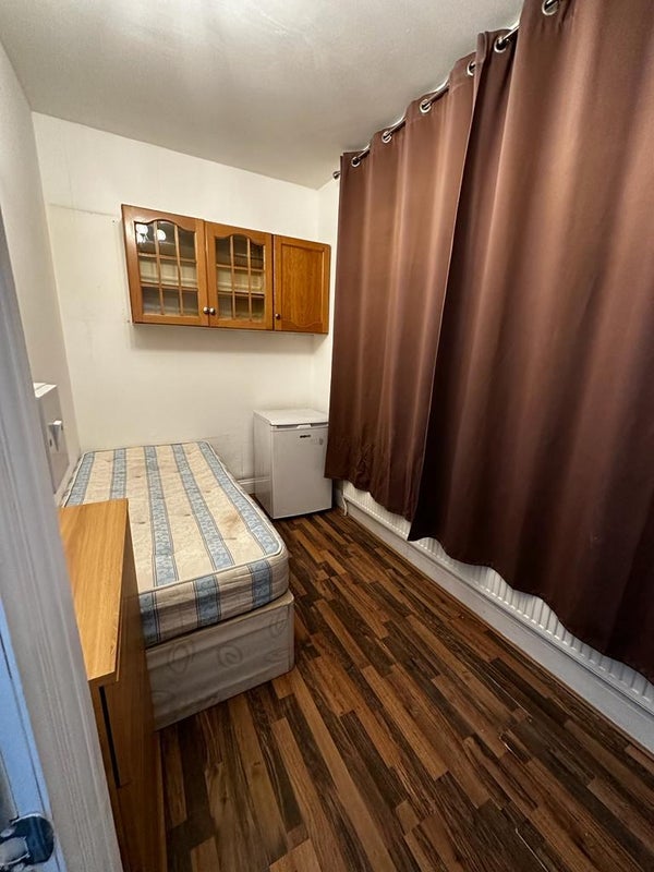 'Single Room Available NOW Wembley' Room to Rent from SpareRoom