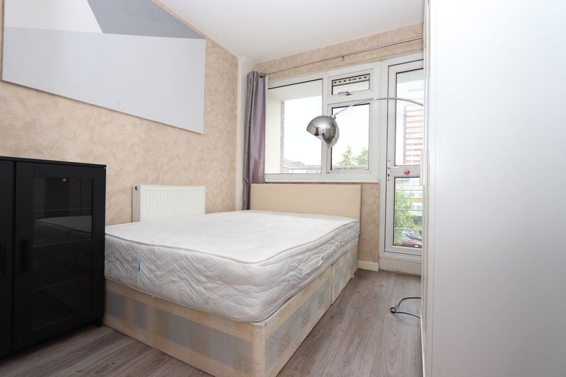 Photo 1: Room 1 : 910£ a month - double room single use with private balcony - available on 01-08-2023