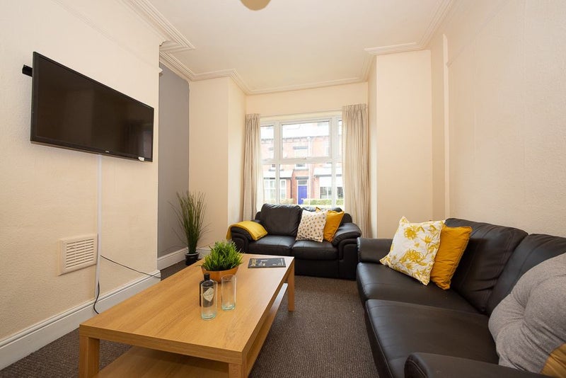 'Tenancy Takeover 5 bedroom house (Hyde Park)' Room to Rent from SpareRoom