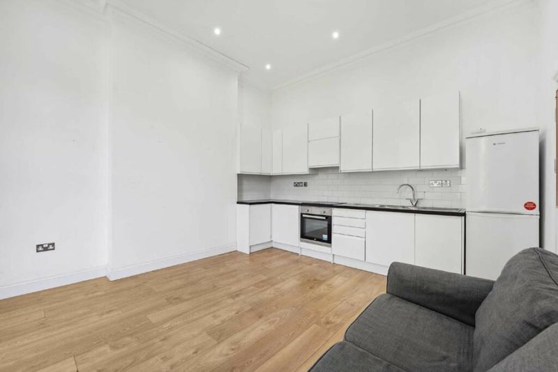 'Furnished One bedroom flat with private garden' Room to Rent from