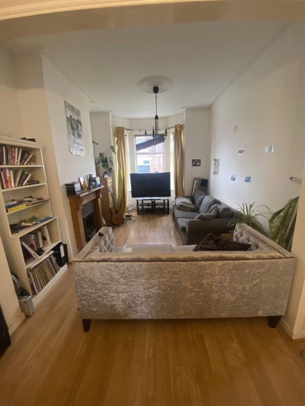'Room in Salford available until start of Sep!' Room to Rent from SpareRoom