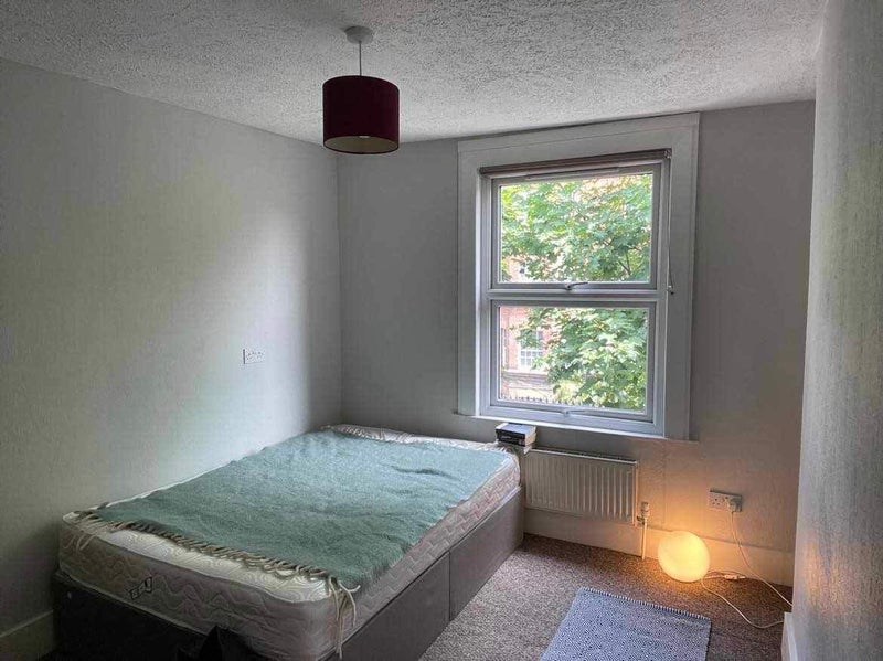 'Double room in homely 4 bed flat in Camberwell' Room to Rent from