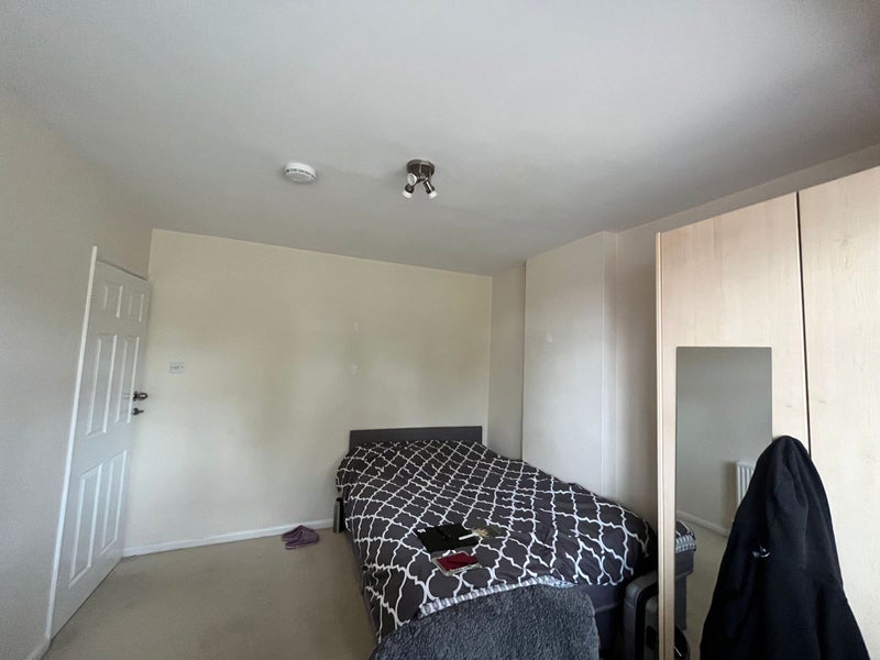 'Furnished double bedroom available in Whitnash ' Room to Rent from