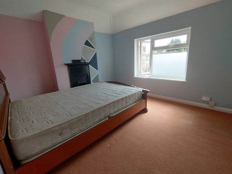 'Double Room To Rent In Wallington SM6' Room to Rent from SpareRoom