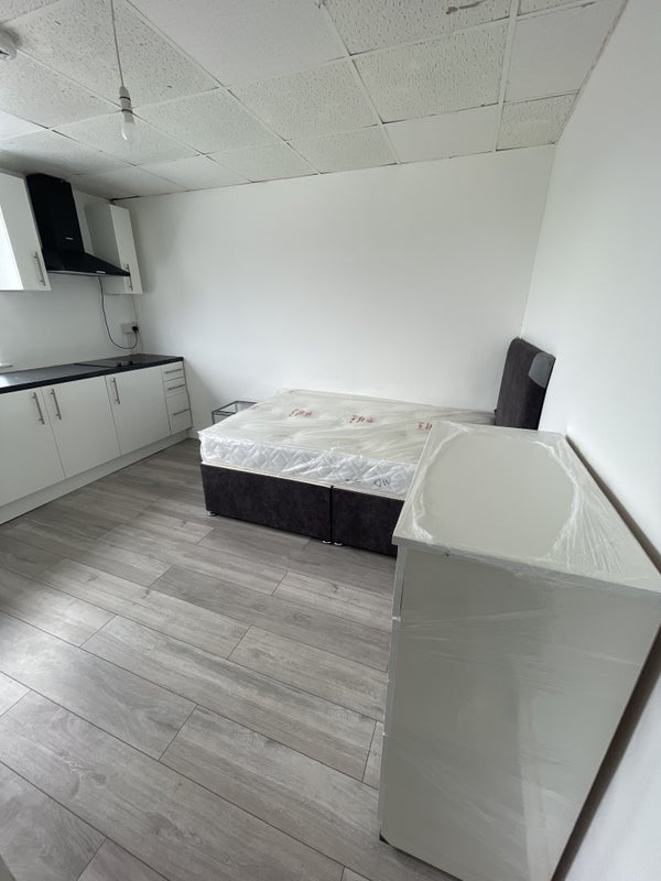 'Student Wanted / Modern 1 Bed Flat / Smethwick' Room to Rent from