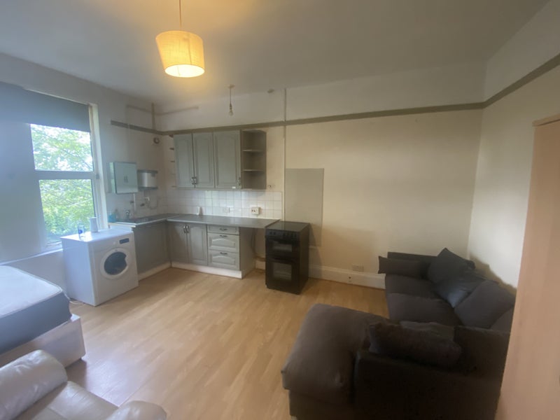 'Studio flat to rent in Bitterne, southampton ' Room to Rent from SpareRoom
