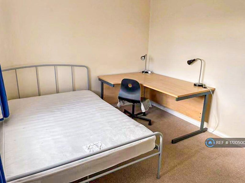 'Cranfield village large 4 bed house' Room to Rent from SpareRoom
