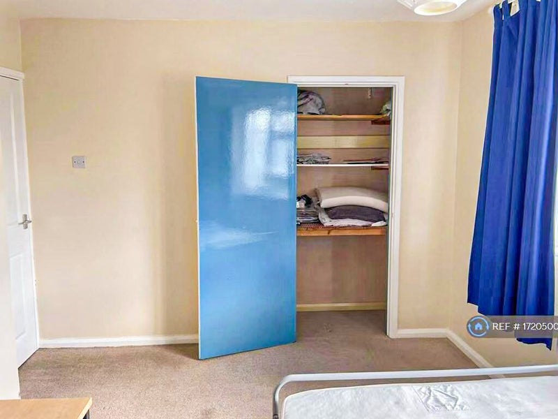 'Cranfield village large 4 bed house' Room to Rent from SpareRoom