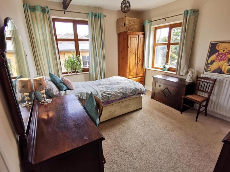 Photo 1: Double room available