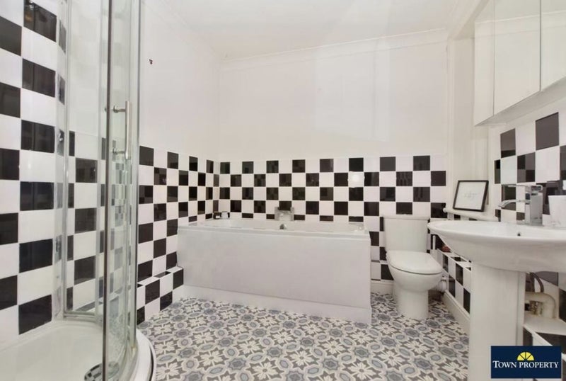 'Entire flat in Meads' Room to Rent from SpareRoom