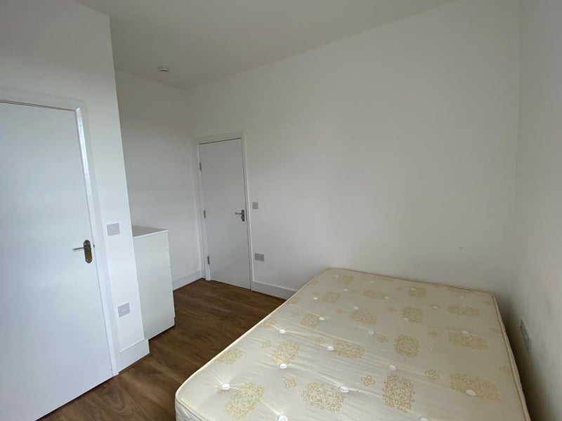 'Double Bedsit Kilburn NW6 (Will Lane)' Room to Rent from SpareRoom