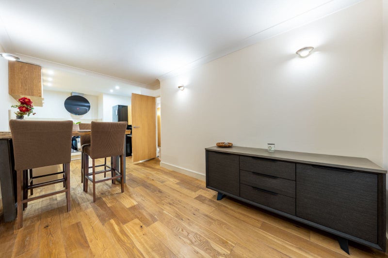 'Room in 2 bed flat W9, modern peaceful development' Room to Rent from