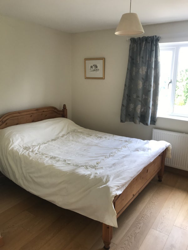 Photo 1: Double en-suite room