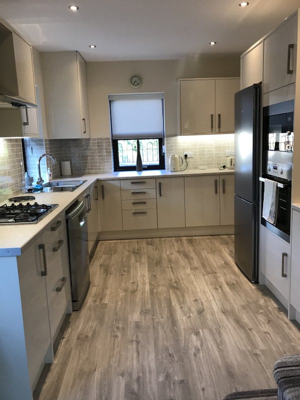 Photo 5: Kitchen