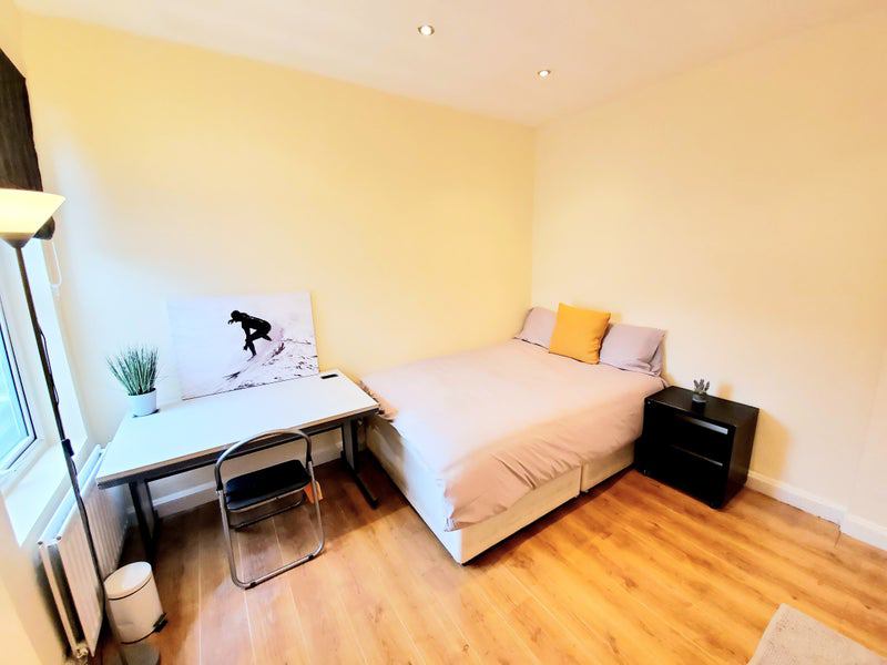 'Bright and spacious room in Hammersmith' Room to Rent from SpareRoom