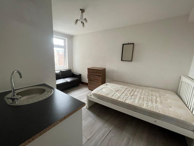 'Private Double ensuite Studio within Greenford' Room to Rent from