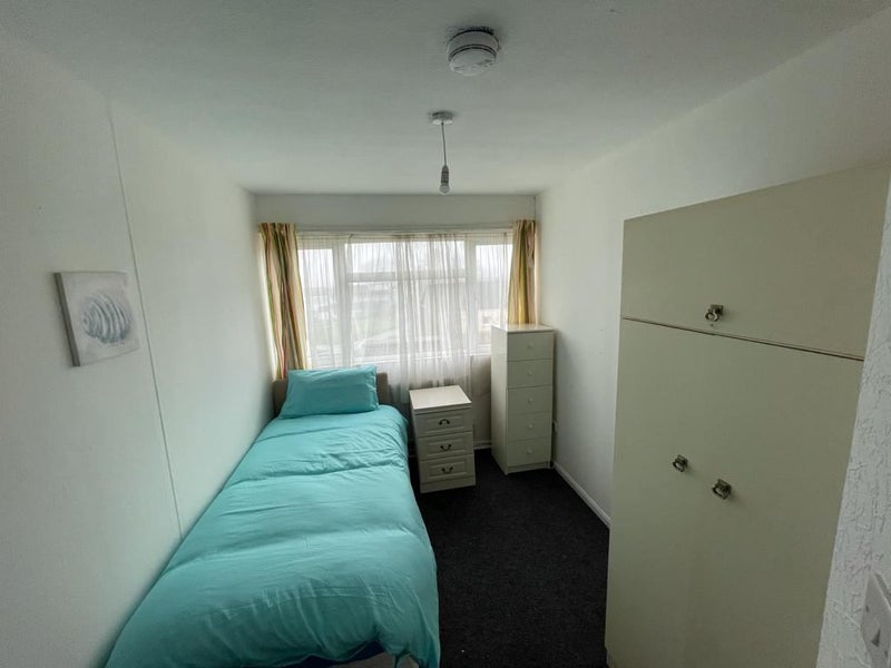 ' Druids Heath, B14 ' Room to Rent from SpareRoom