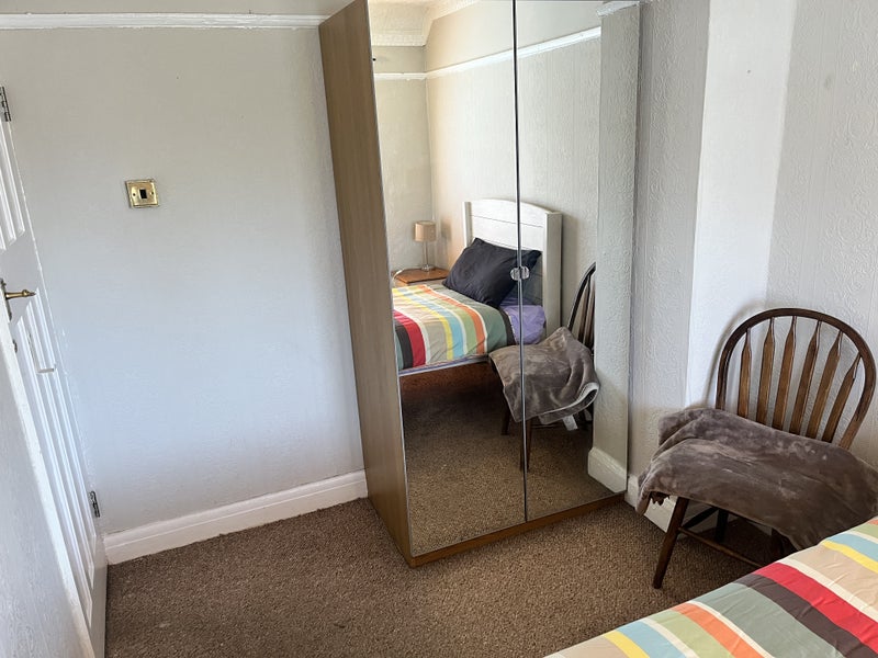 Photo 1: Bedroom 