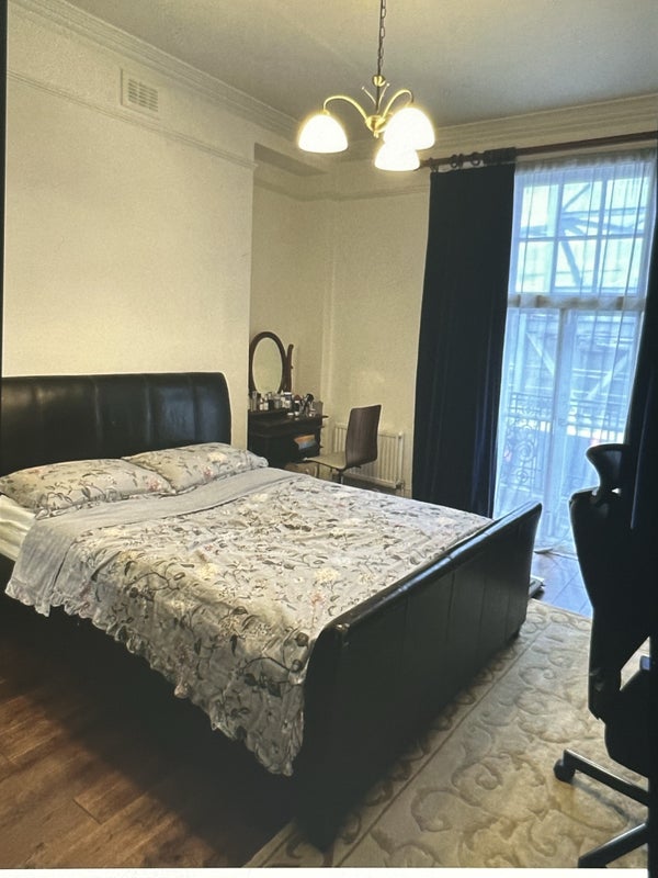 Photo 1: Room available 