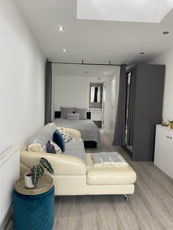 'New studio flat all bills included' Room to Rent from SpareRoom