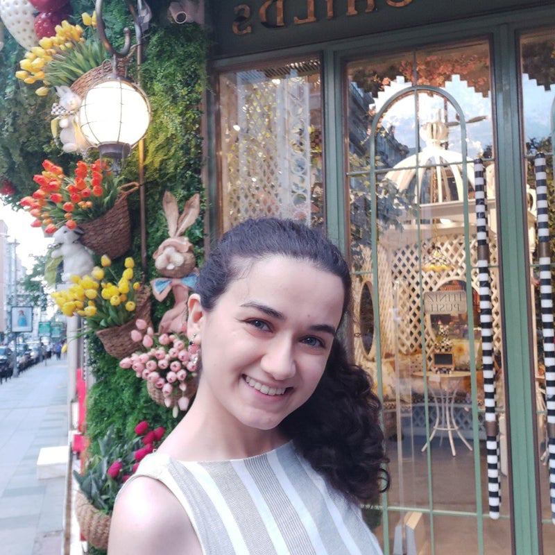 Photo 1: A photo of me, from Istanbul/Turkey