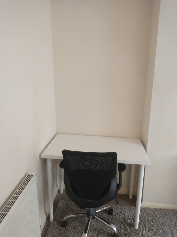 'Furnished single room in Beeston. Bills included.' Room to Rent from