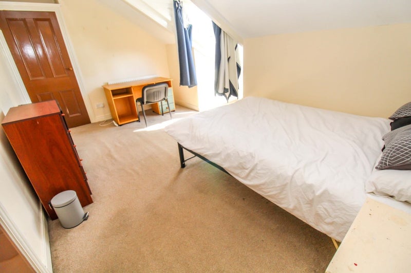 'Rooms To Rent In Woodhouse!' Room to Rent from SpareRoom