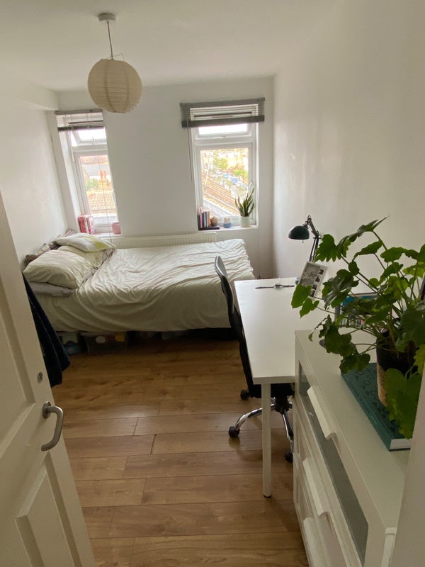 ' Double Room close to Stoke Newington Overground' Room to Rent from