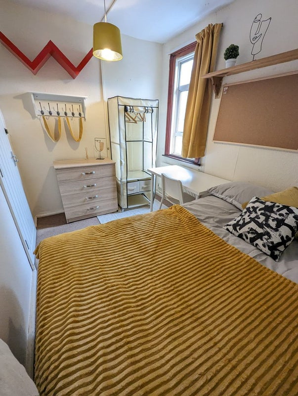 'LARGE Rooms mins from Cowley road & central OX' Room to Rent from