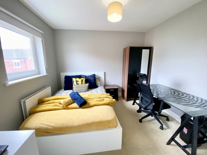 Photo 1: bedroom
