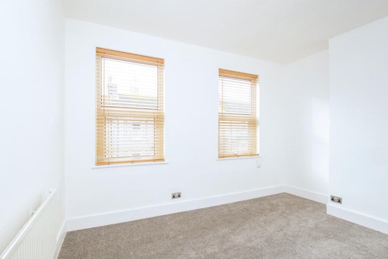 '4 bed in South View Road, West Thurrock, Grays, RM' Room to Rent from
