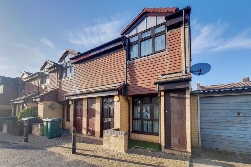 '2 Bedroom Property in Stanwell 5 min from Heathrow' Room to Rent from