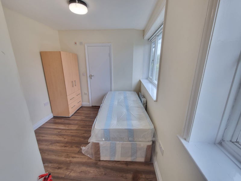 'DSS Studio Flat in HitherGreen Lewisham SE6' Room to Rent from