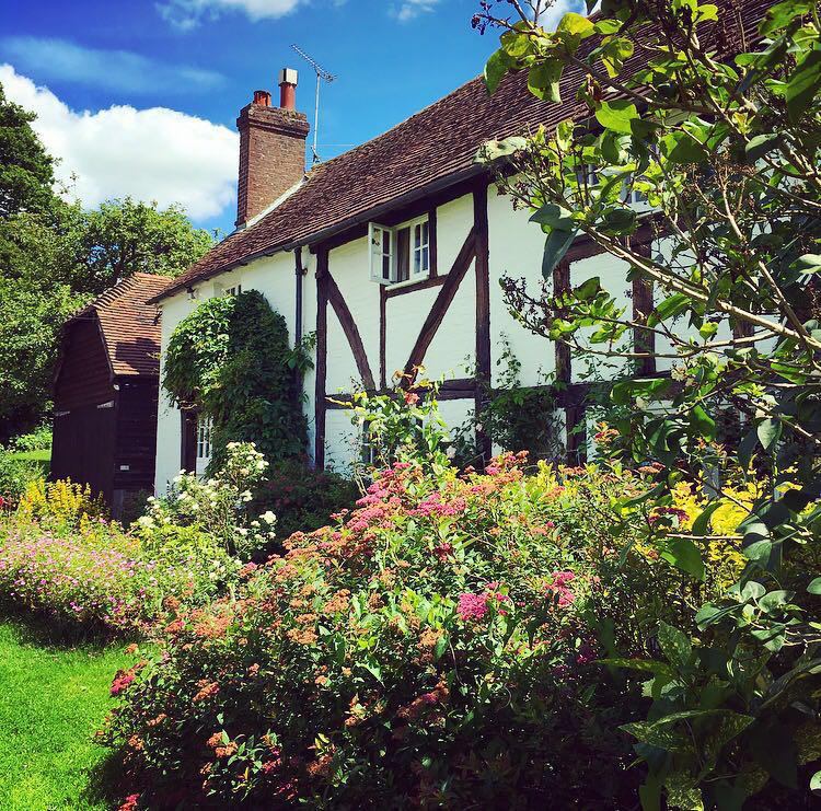 'Room to rent country cottage just outside Horsham' Room to Rent from