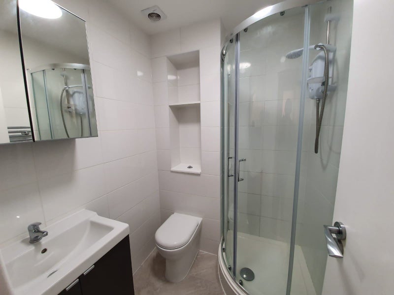 'Studio flat for students/ working professionals ' Room to Rent from