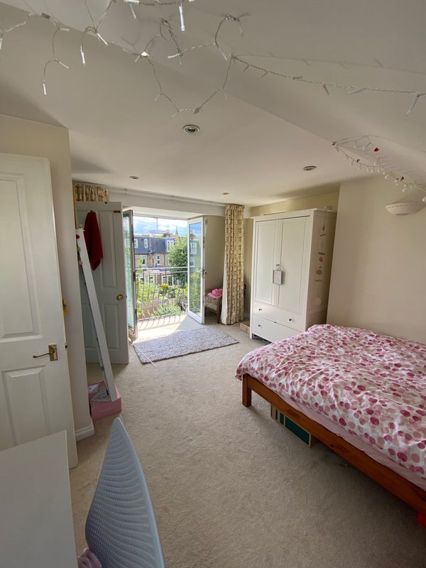 '1 spare room Wimbledon/South Wimbledon house' Room to Rent from SpareRoom