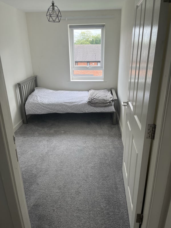 'Single room for rent in apartment in Stockport ' Room to Rent from