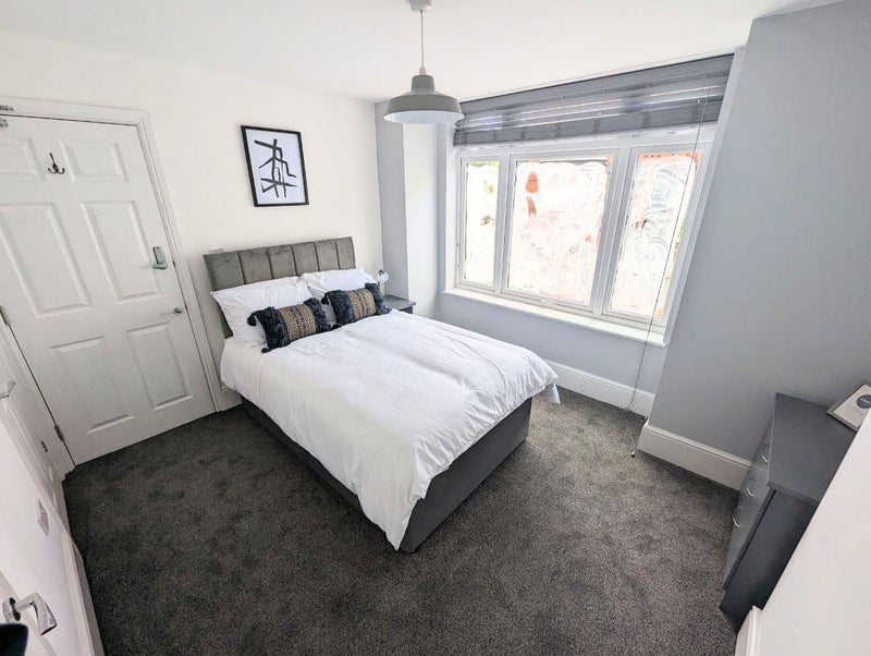 BRAND NEW Modern En Suite Rooms Russells Hall!' Room to Rent from SpareRoom