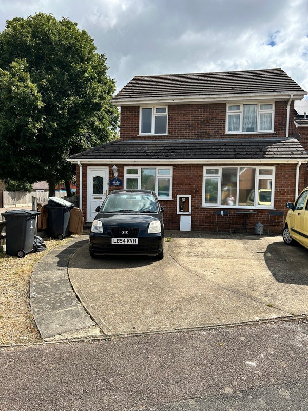 'Small double room modern house' Room to Rent from SpareRoom