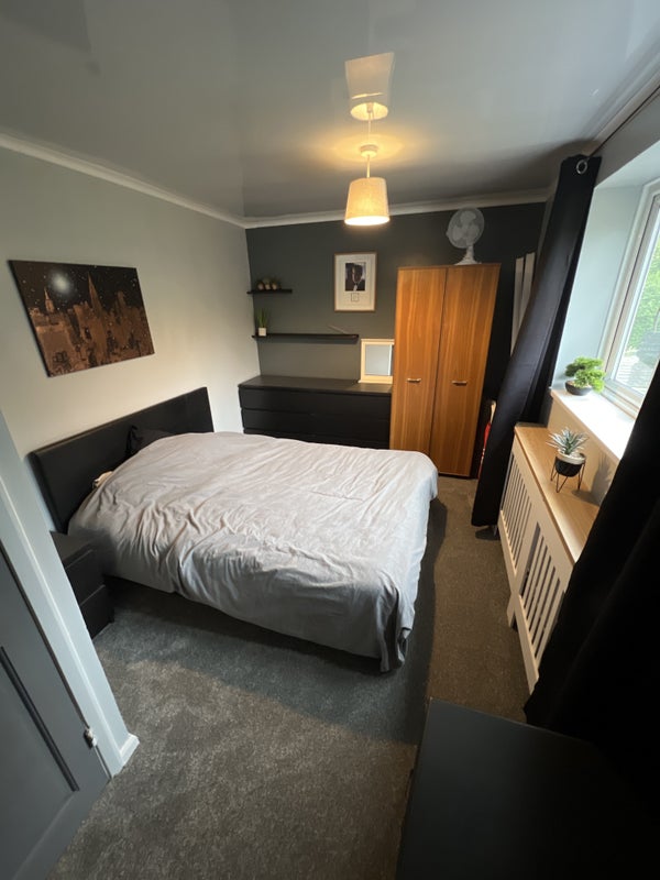Photo 1: Bedroom