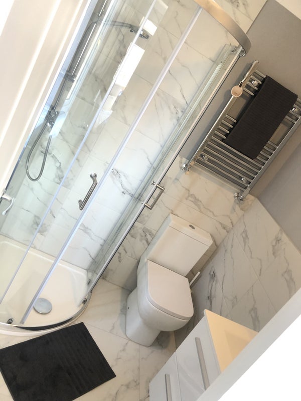 'Professional House Share ' Room to Rent from SpareRoom