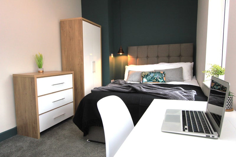 Photo 1: Room 3