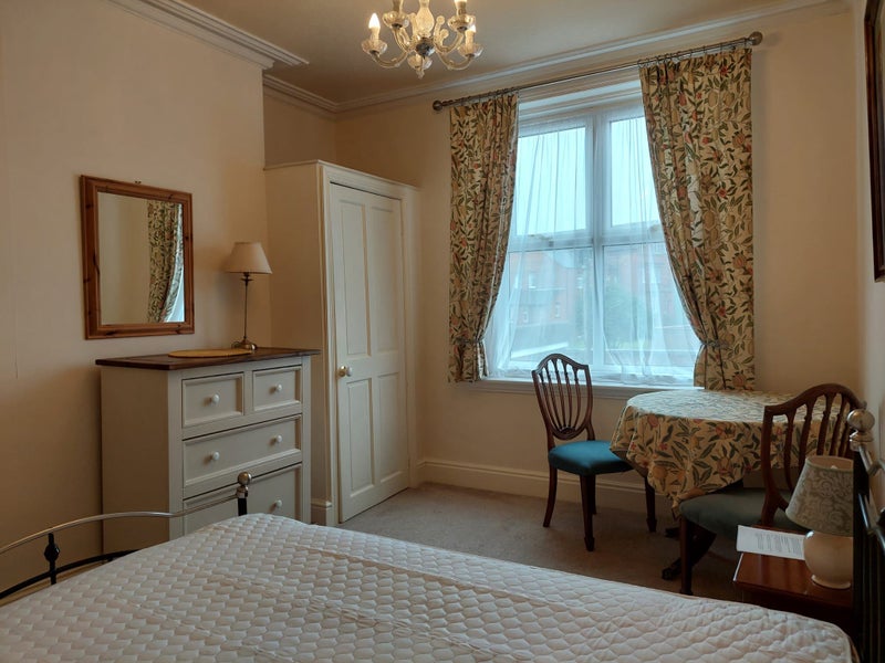 Photo 1: Bedroom 1