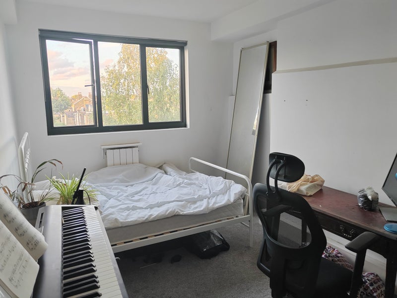 'Spare room in 2 bed flat in herne hill' Room to Rent from SpareRoom